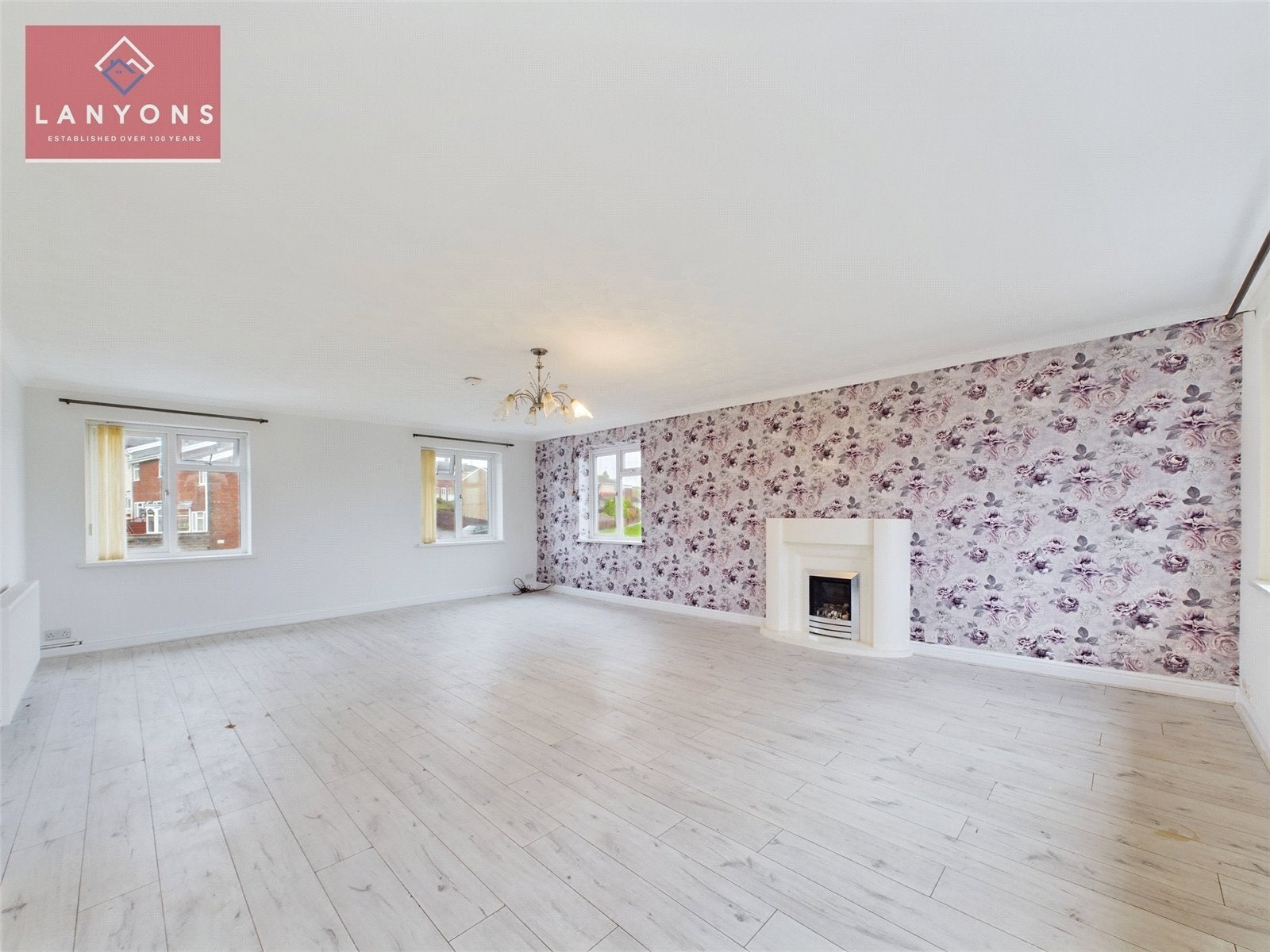 Flat Bryngolau in Tonyrefail