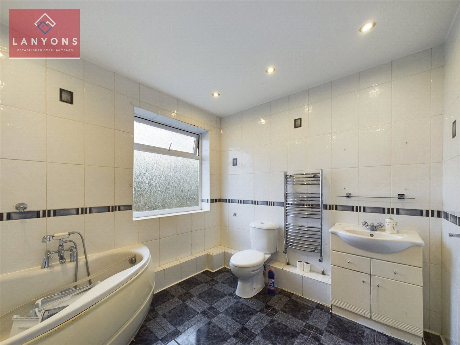 Flat Bryngolau in Tonyrefail