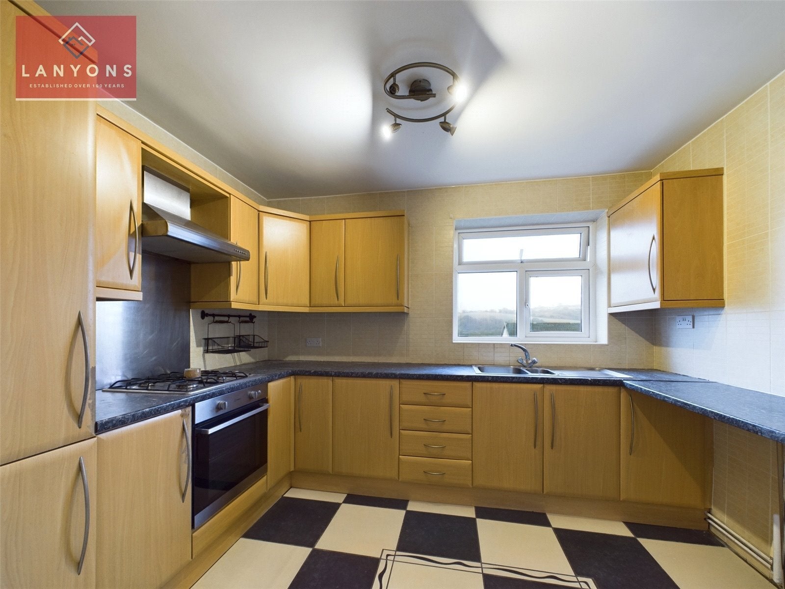 Flat Bryngolau in Tonyrefail