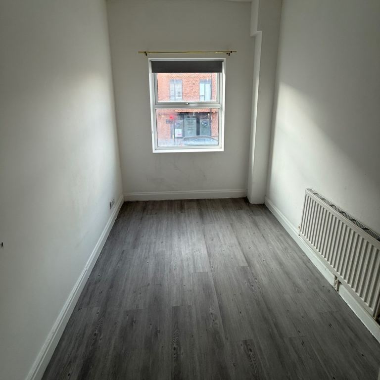 Flat Brigstock Road in Greater London