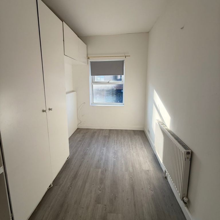 Flat Brigstock Road in Greater London