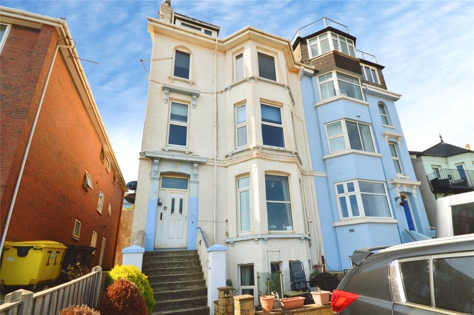 Flat Marine Parade in Teignbridge