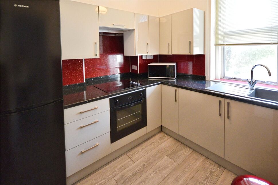 Flat Marine Parade in Teignbridge