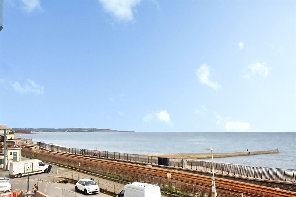 Flat Marine Parade in Teignbridge