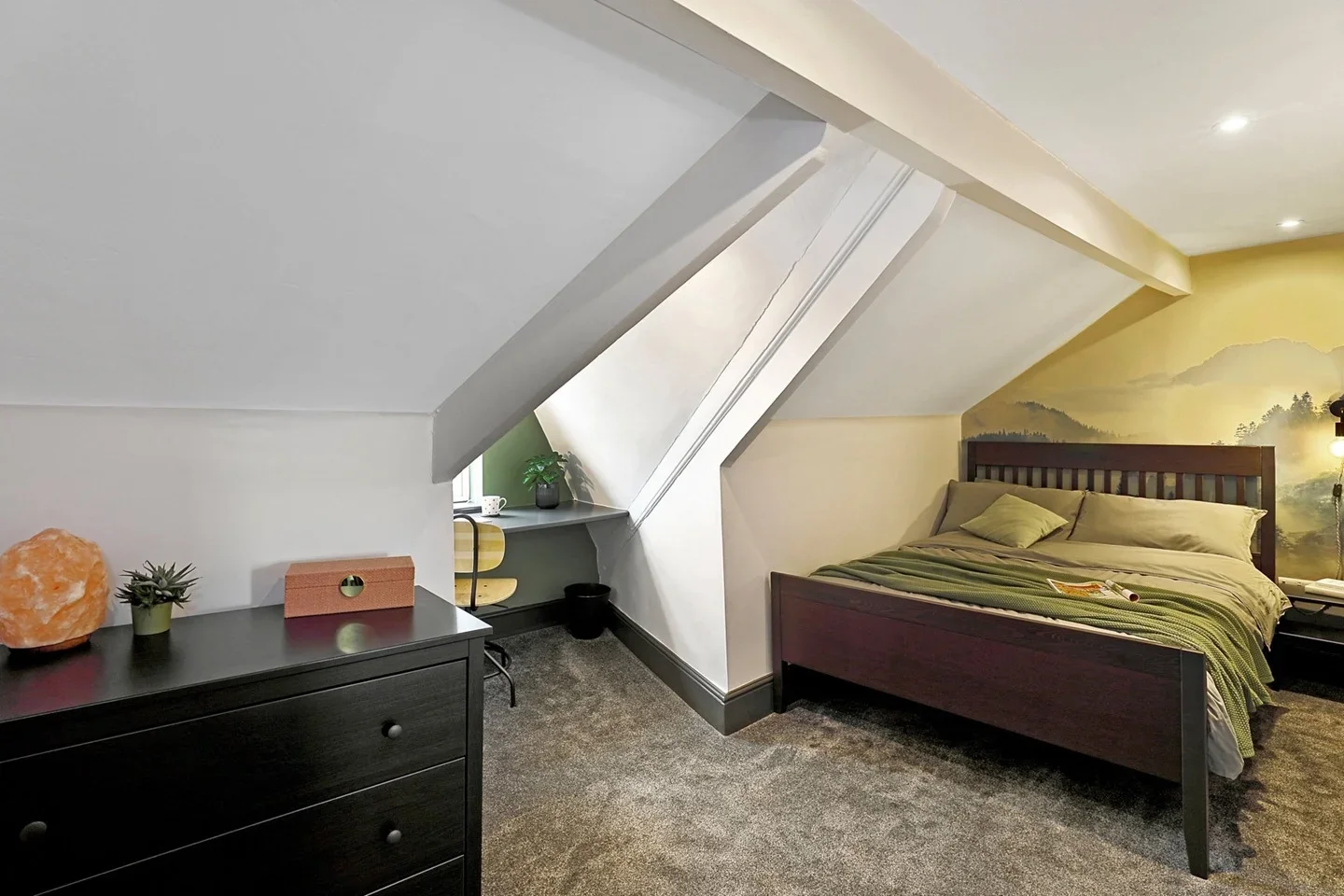 Room Barley Hill Road in Leeds