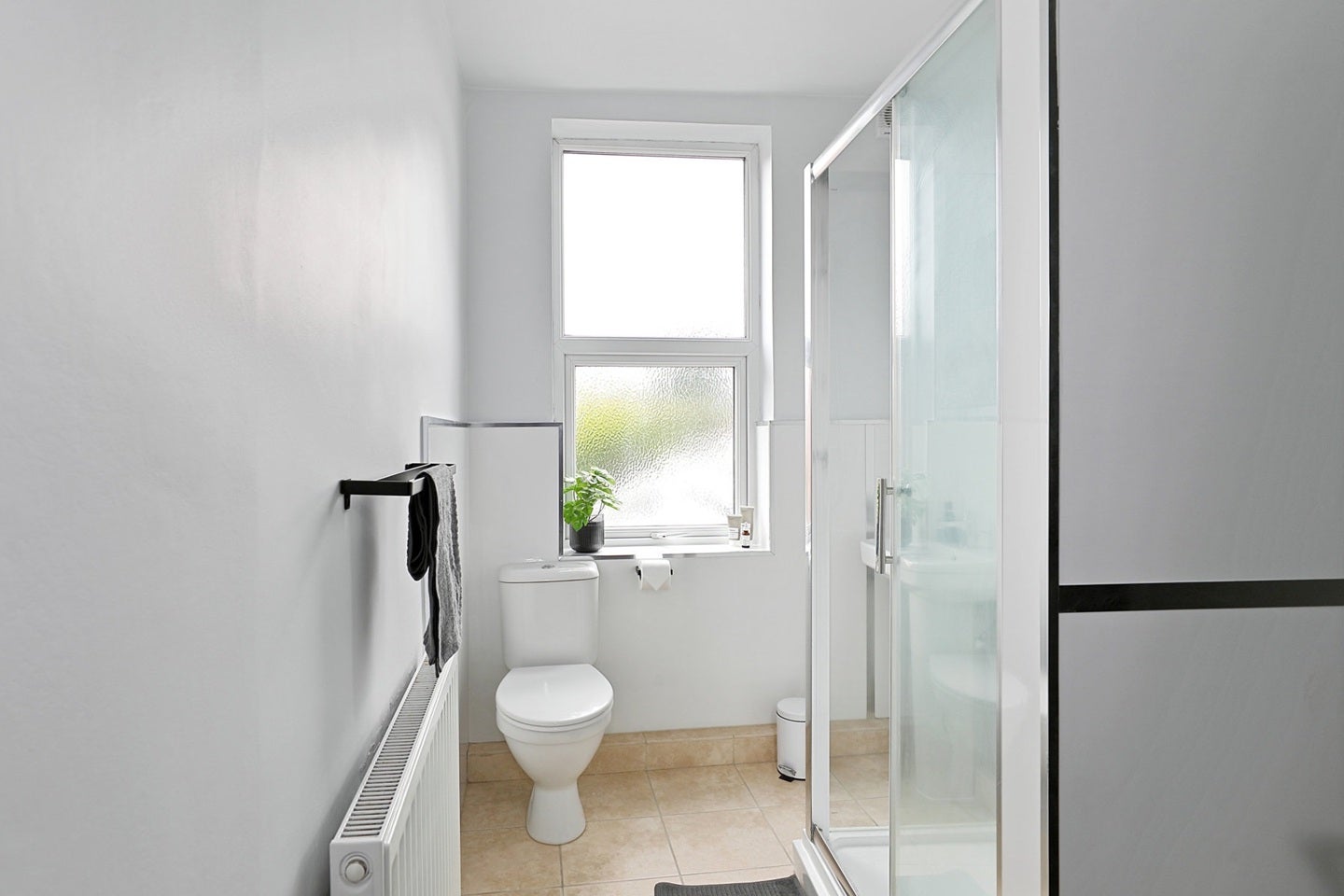 Room Barley Hill Road in Leeds