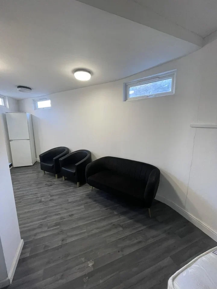 Flat Becontree Avenue in Greater London