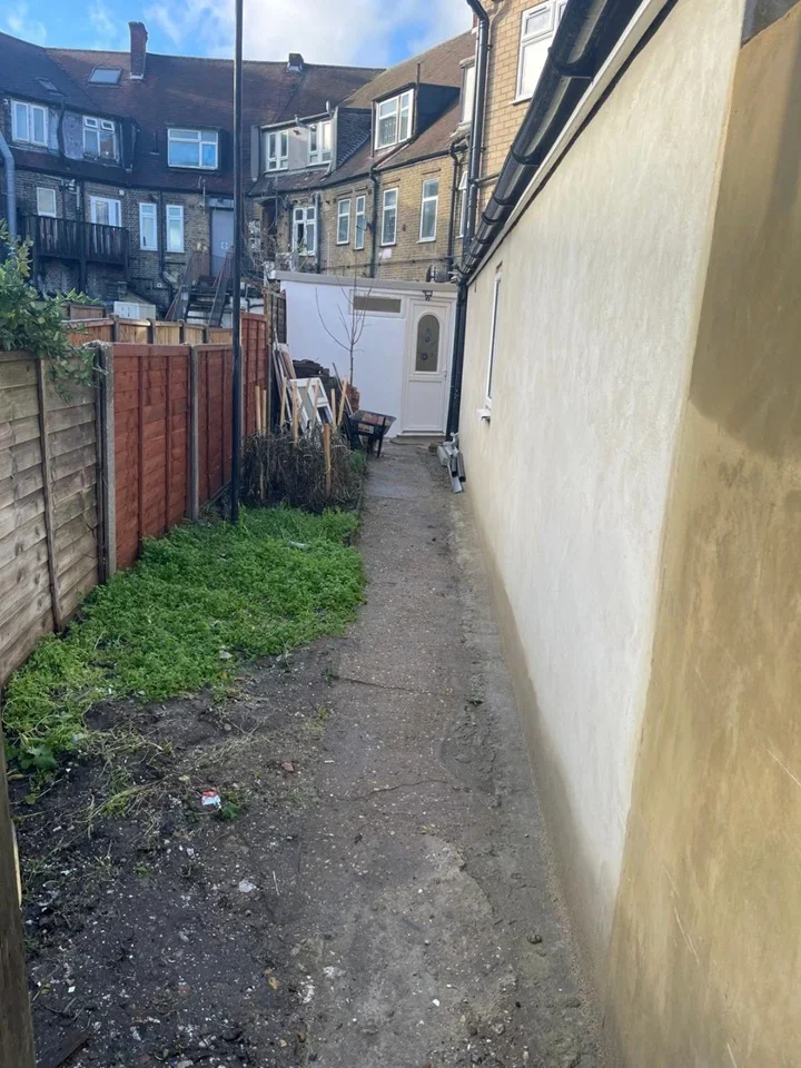 Flat Becontree Avenue in Greater London