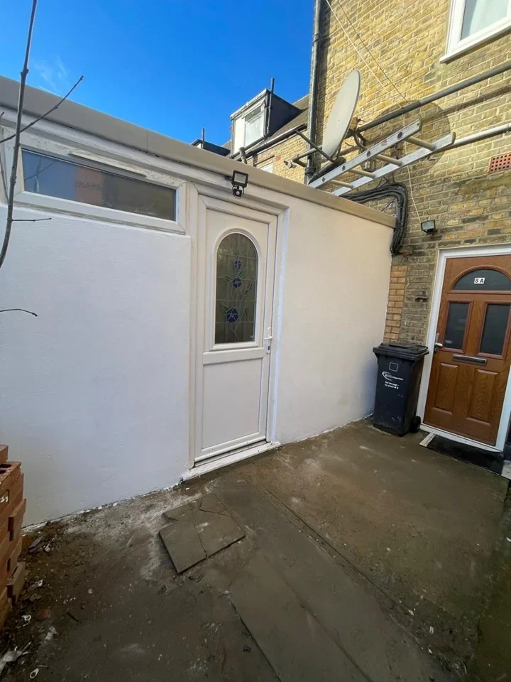 Flat Becontree Avenue in Greater London