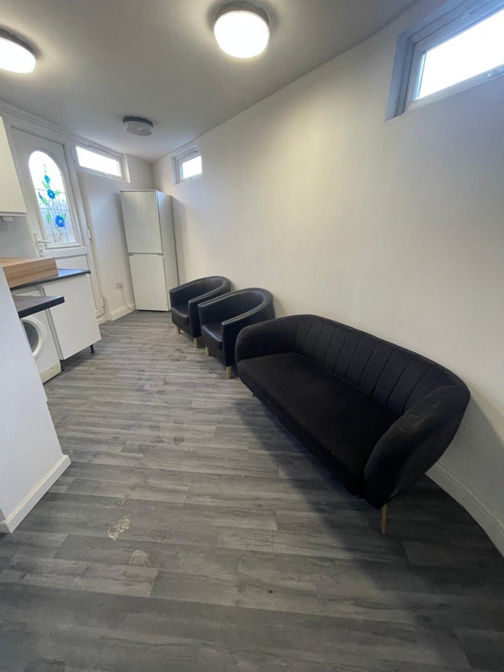 Flat Becontree Avenue in Greater London