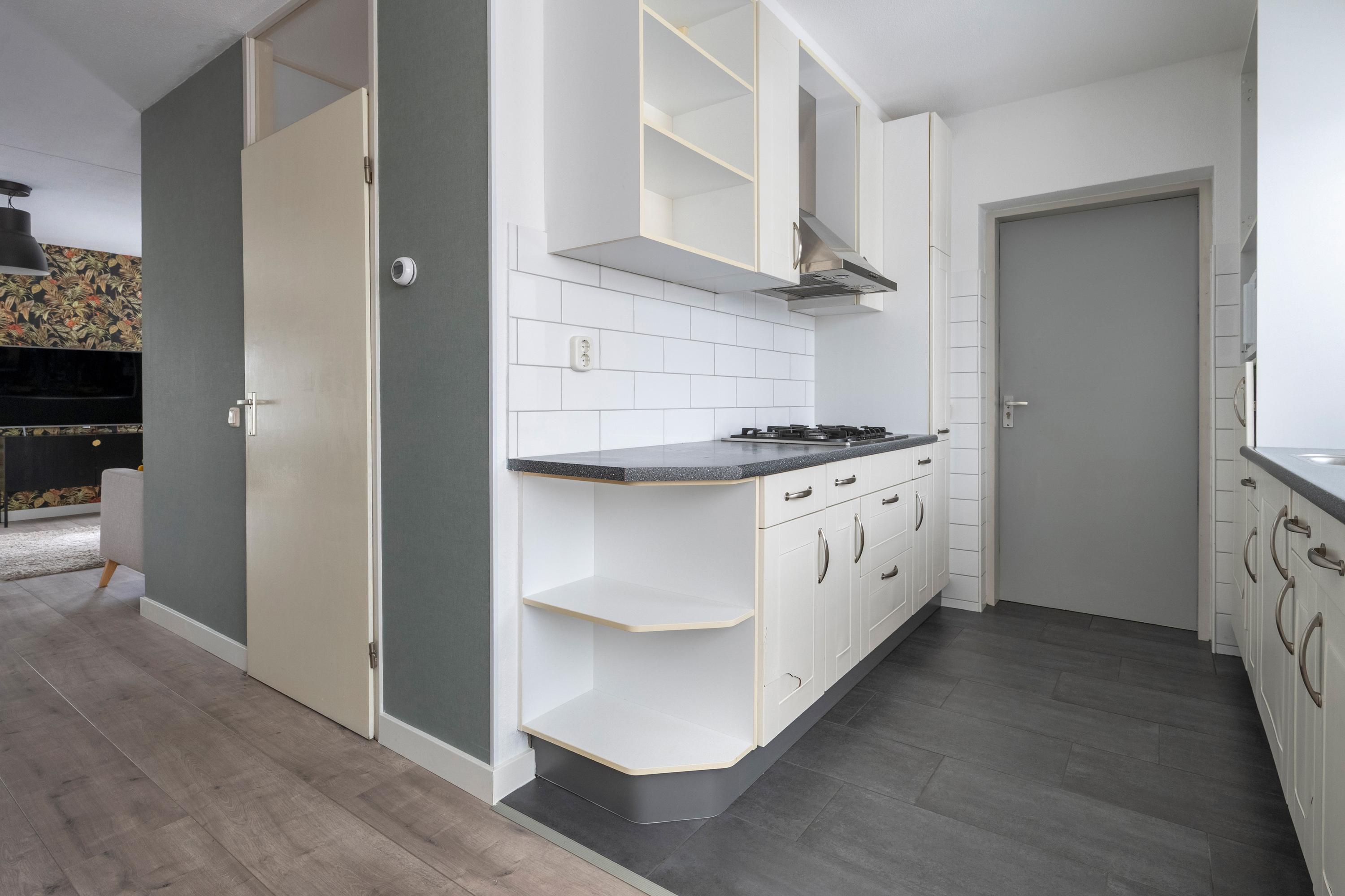 Tussenwoning te koop: Alpenkraai 51, Emmen