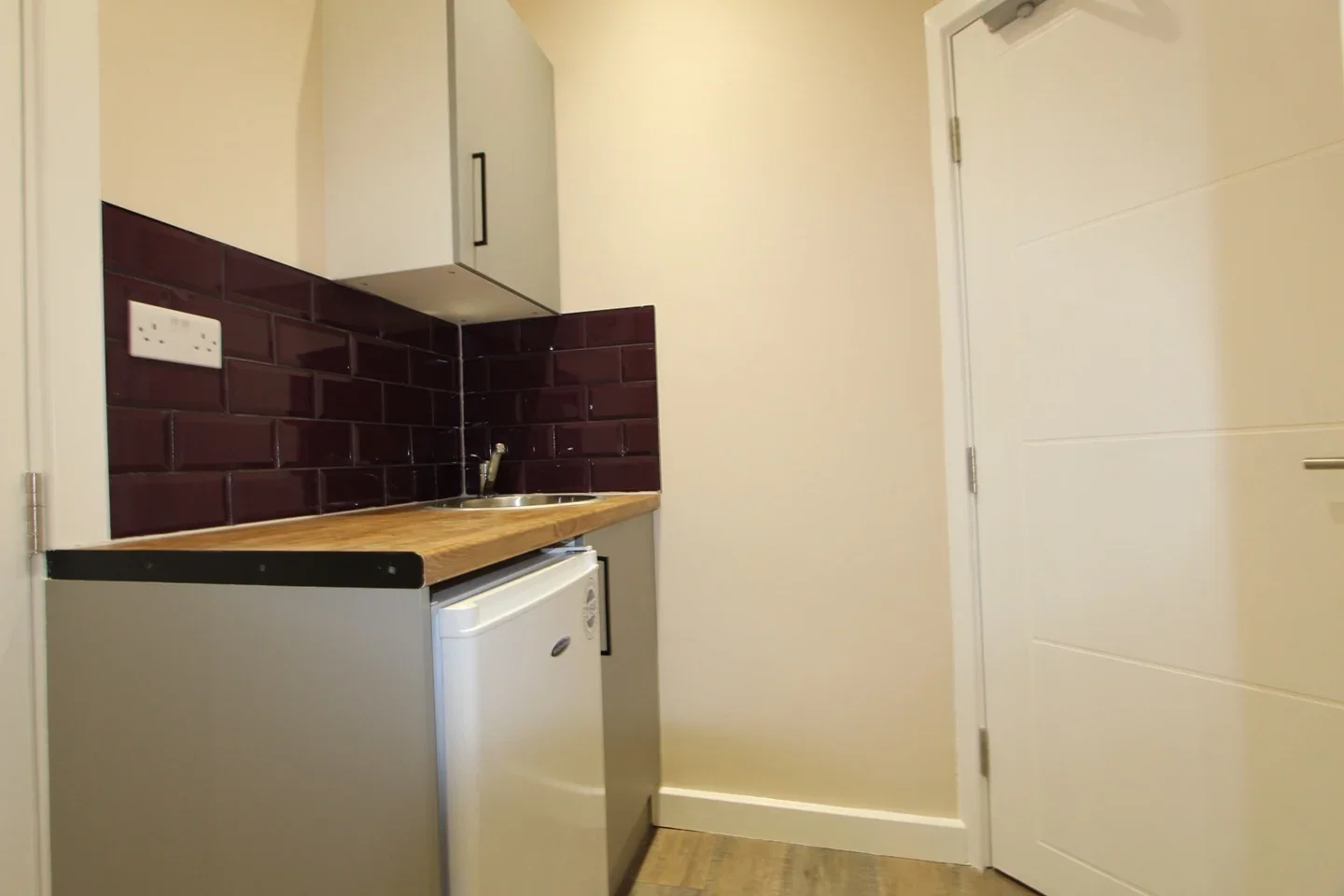 Flat Wellington Avenue in Greater London