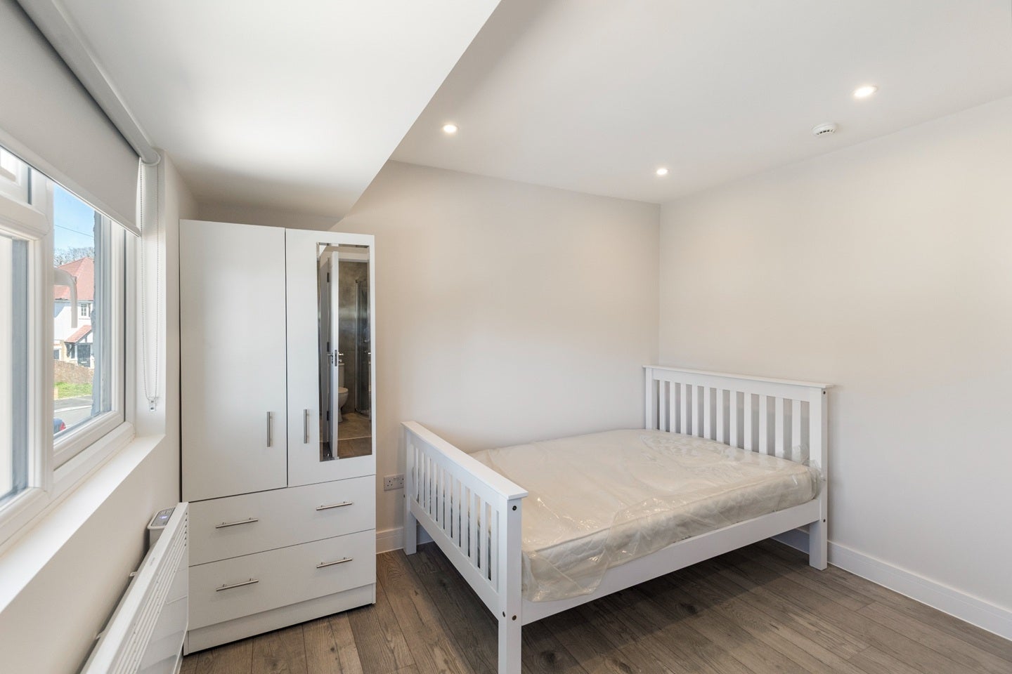 Flat Wellington Avenue in Greater London