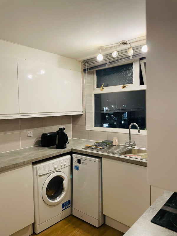 Room East India Dock Road in Greater London