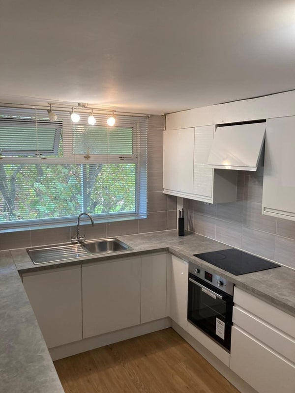 Room East India Dock Road in Greater London