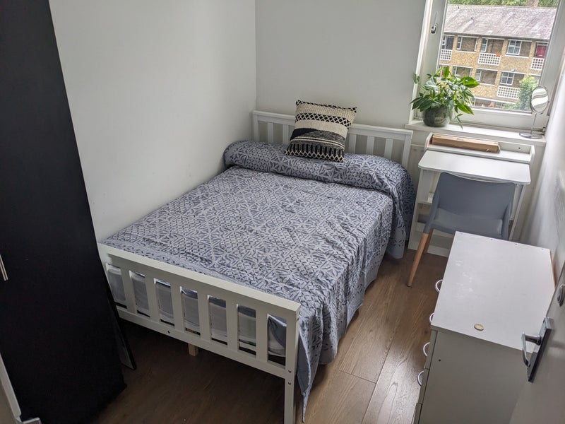 Room East India Dock Road in Greater London