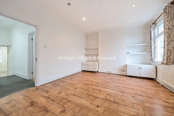 Flat Greaves Place in London