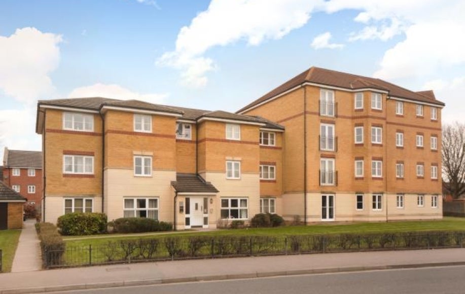 Flat Didcot, Newbury and Southampton Railway in Compton
