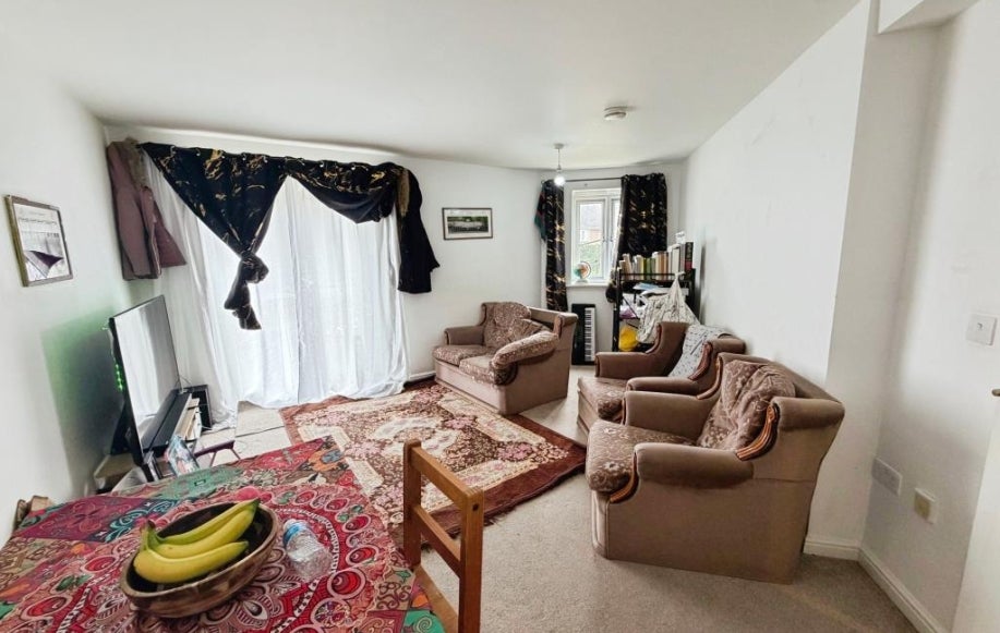 Flat Didcot, Newbury and Southampton Railway in Compton