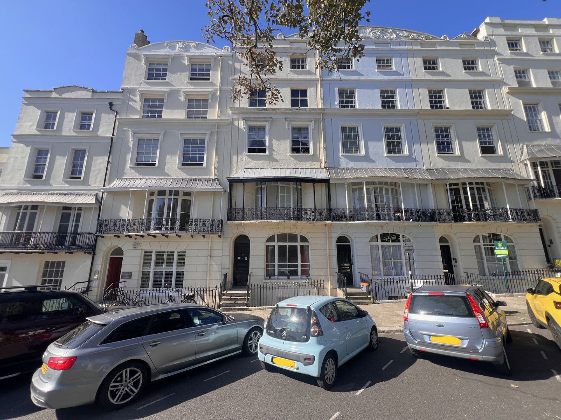 Flat Wellington Square in St Leonards