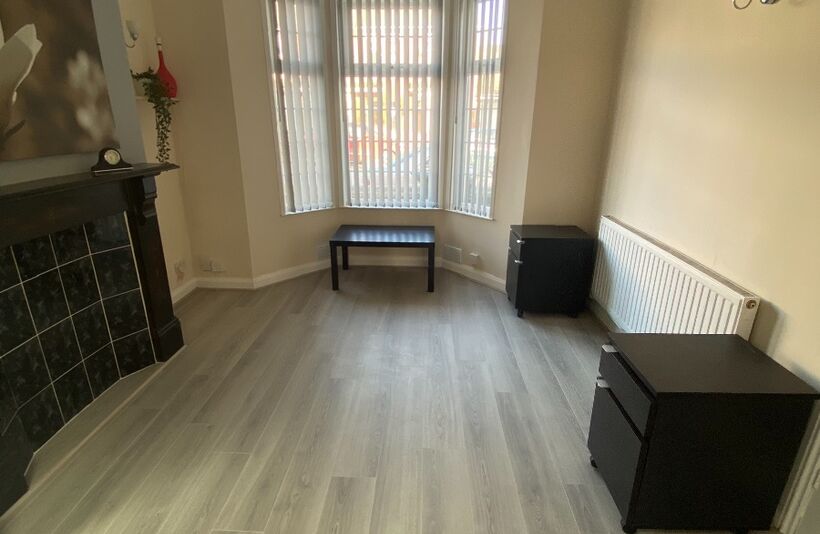 Flat Churchill Avenue in Coventry