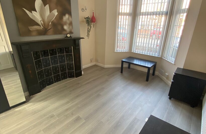 Flat Churchill Avenue in Coventry