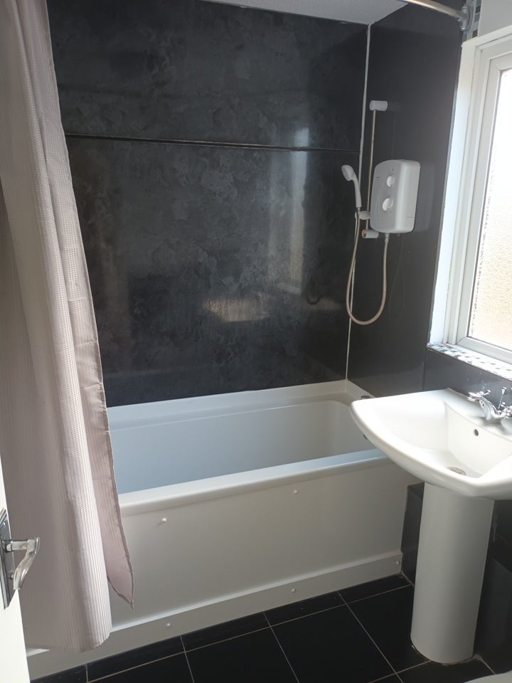 Room Mitcham Place in Milton Keynes