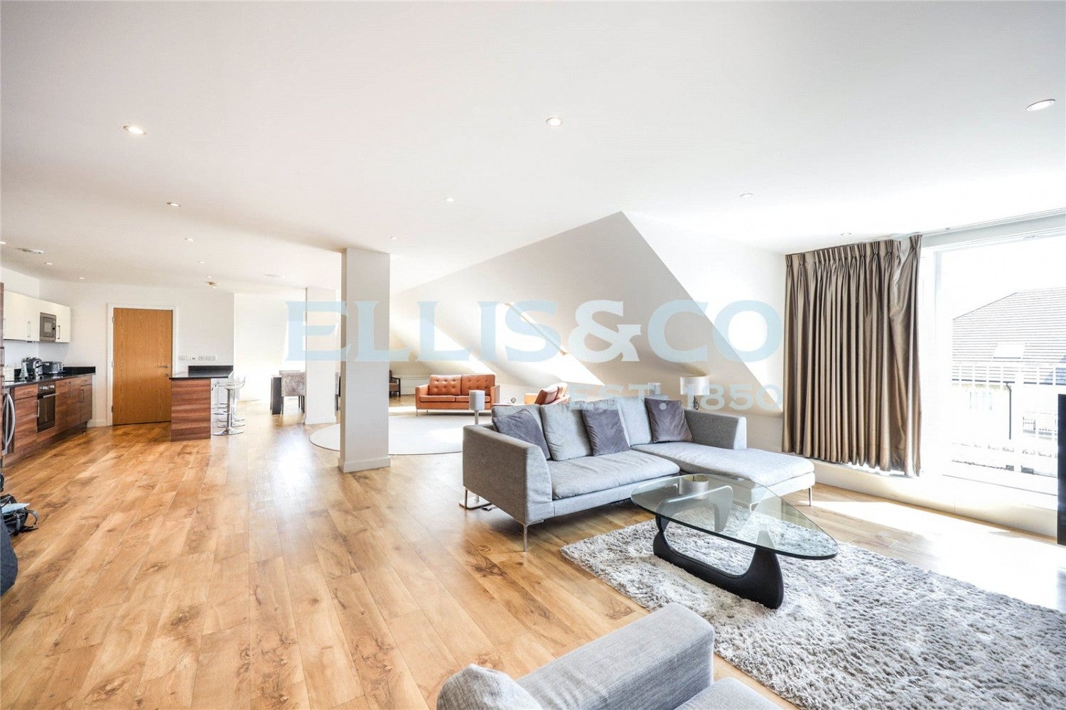 Flat Park Lodge Avenue in Greater London