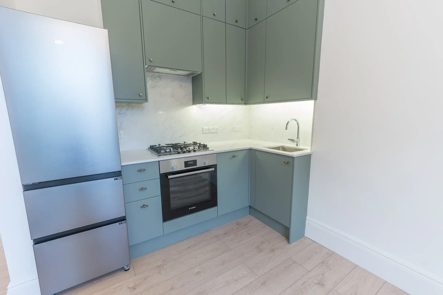 Flat Victoria Park Road in Greater London