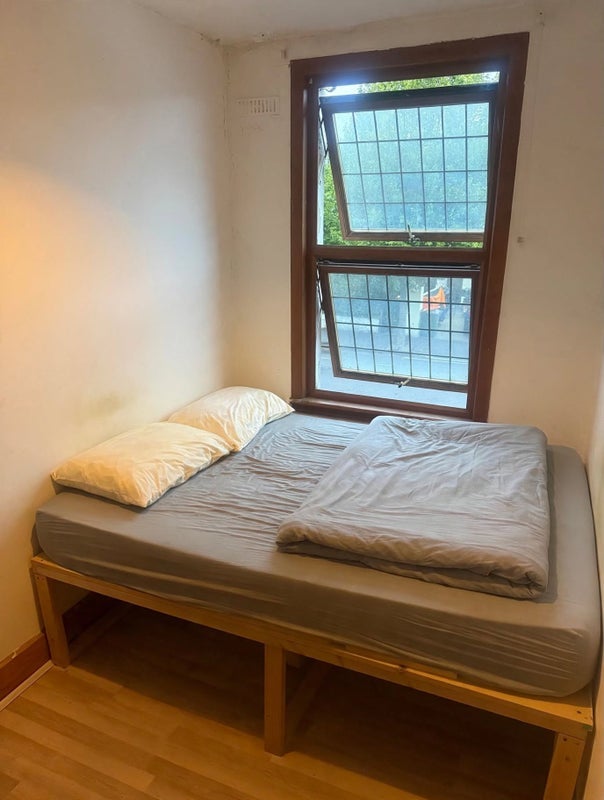 Room Buxton Road in Greater London