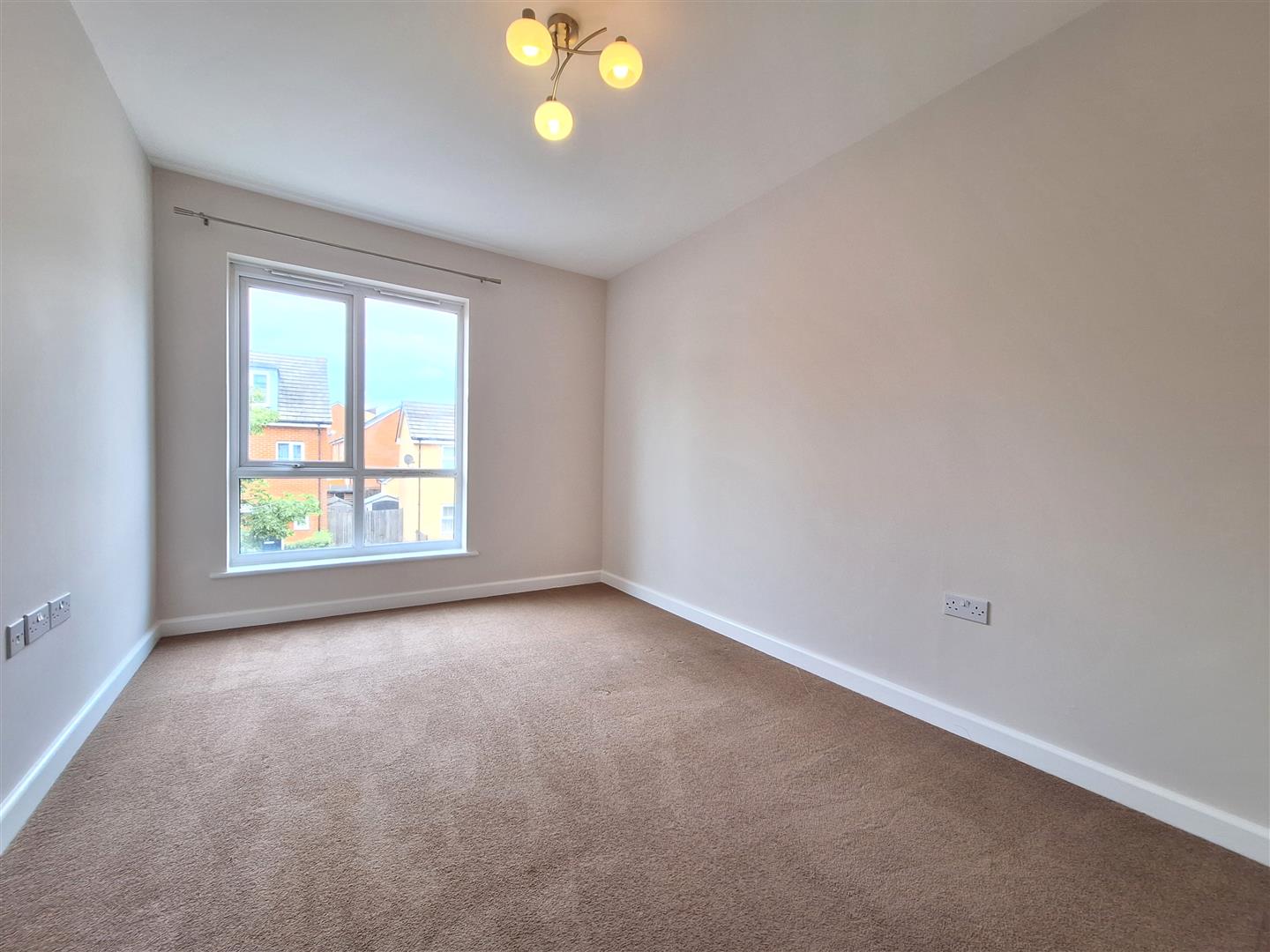 Flat Gweal Avenue in Reading