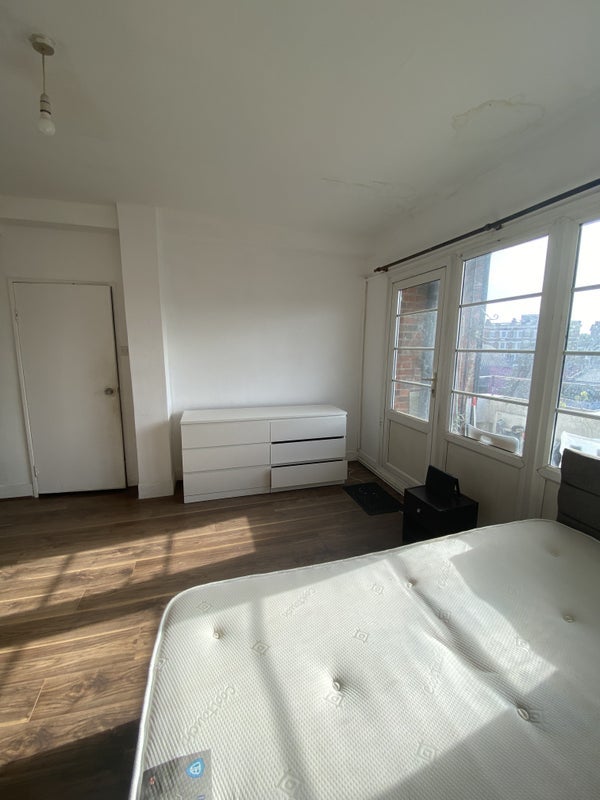 Room Castle Place in Greater London
