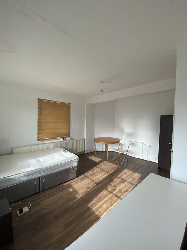 Room Castle Place in Greater London