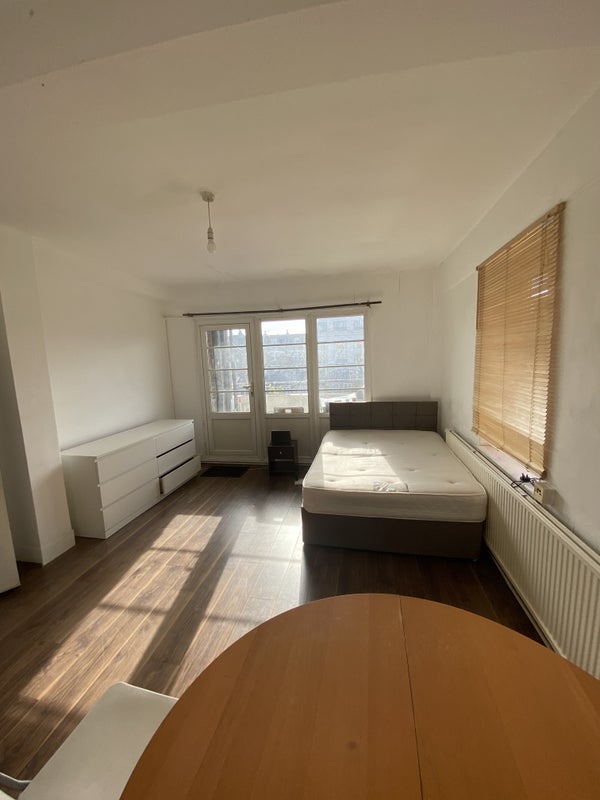 Room Castle Place in Greater London