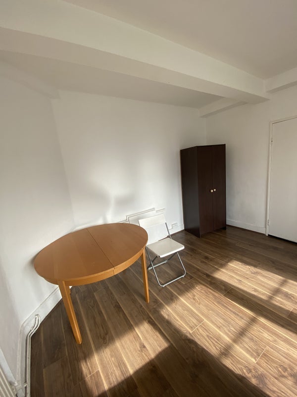 Room Castle Place in Greater London