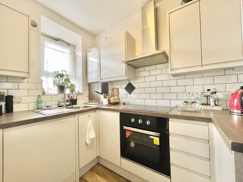 Flat Dorset Road in Greater London