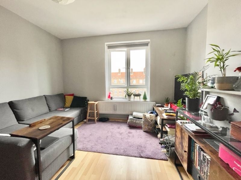 Flat Dorset Road in Greater London