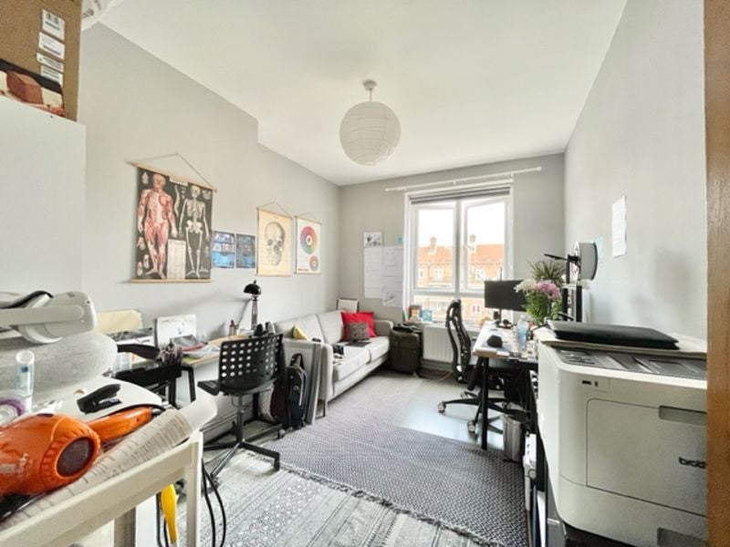 Flat Dorset Road in Greater London