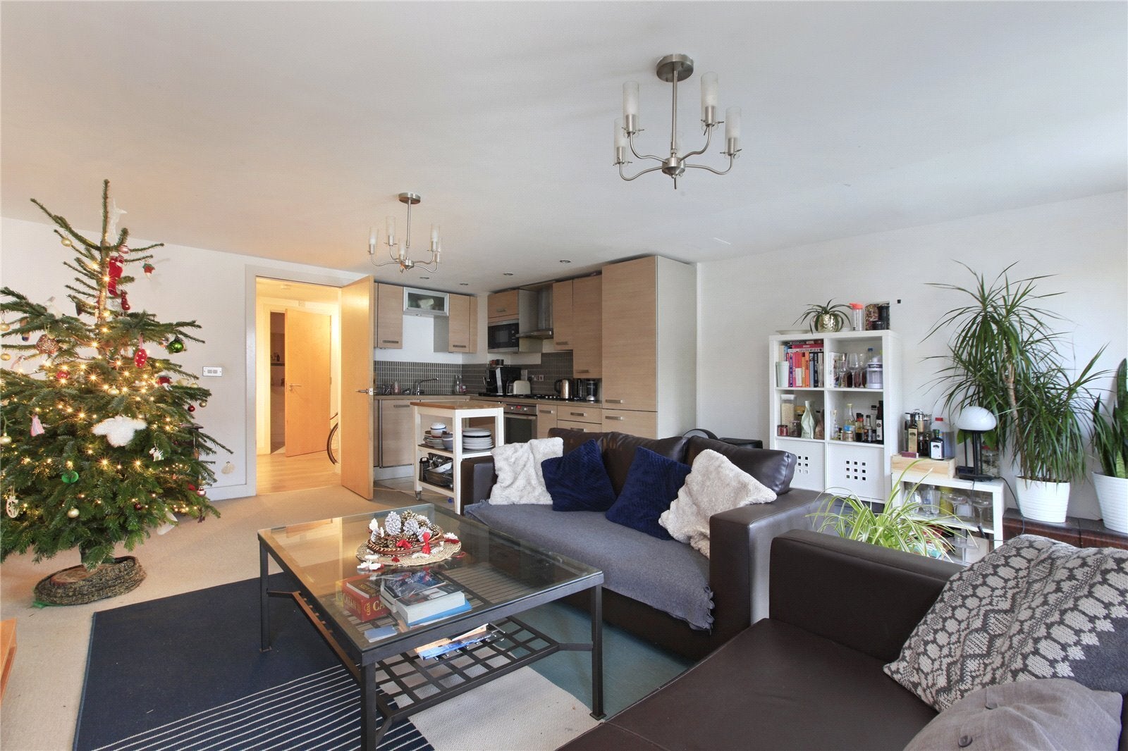 Flat Clapham Road in Greater London