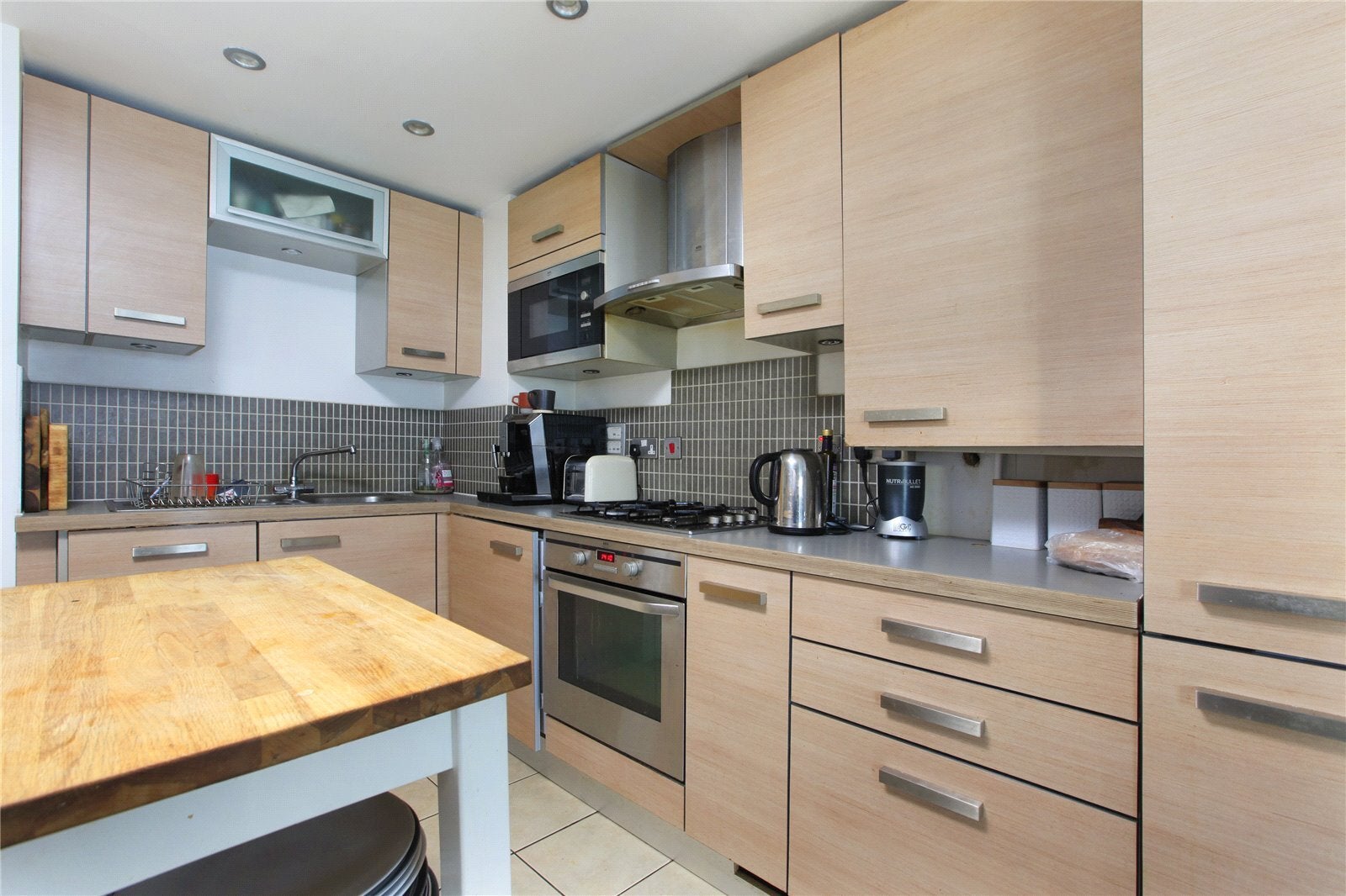 Flat Clapham Road in Greater London