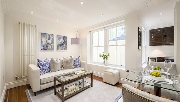 Flat Kensington Gardens Square in London