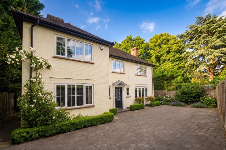 House Pembroke Road in Woking