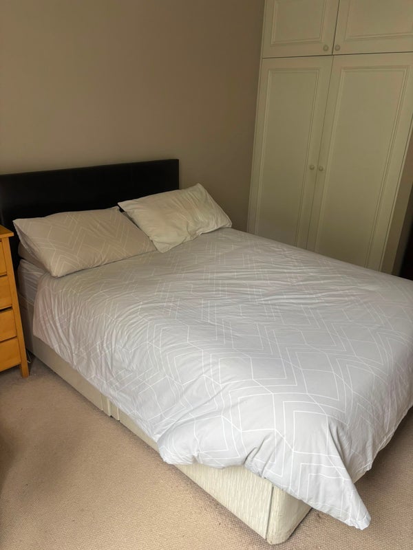 Room Meyrick Road in Greater London