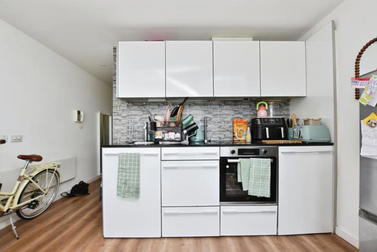 Flat Skypark Road in Bristol