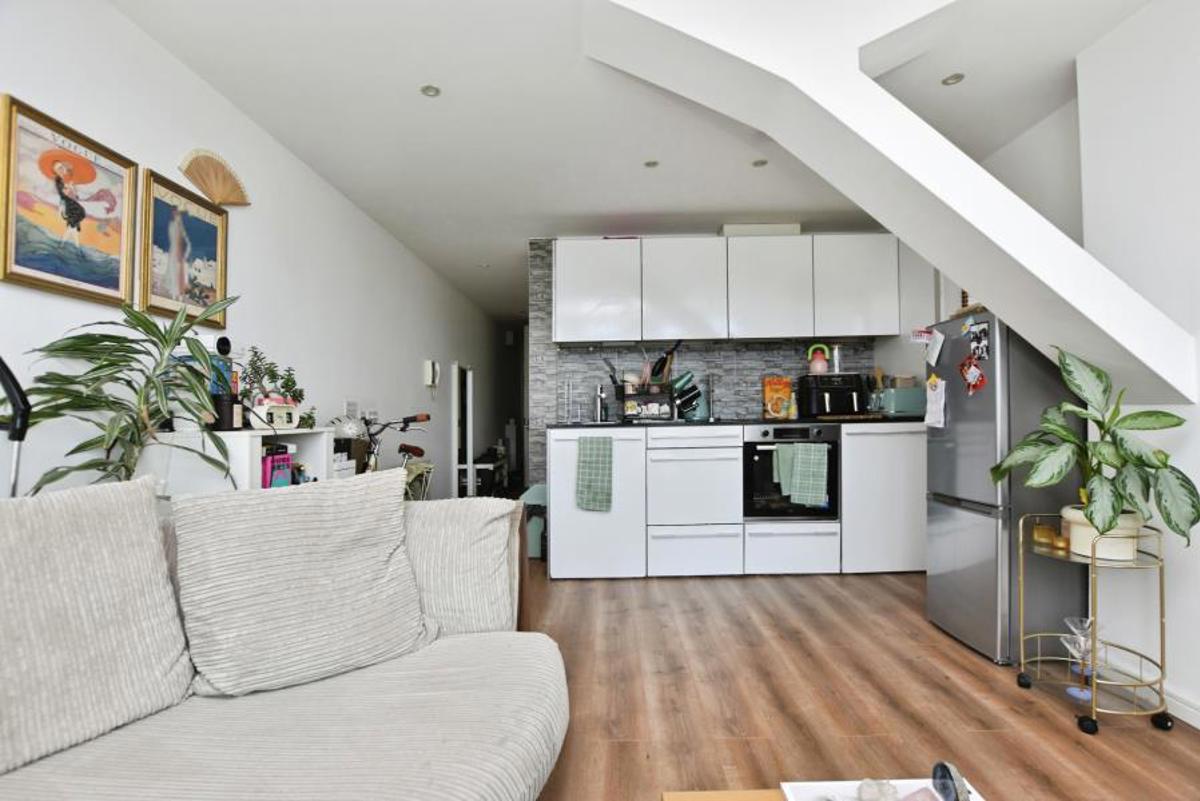 Flat Skypark Road in Bristol