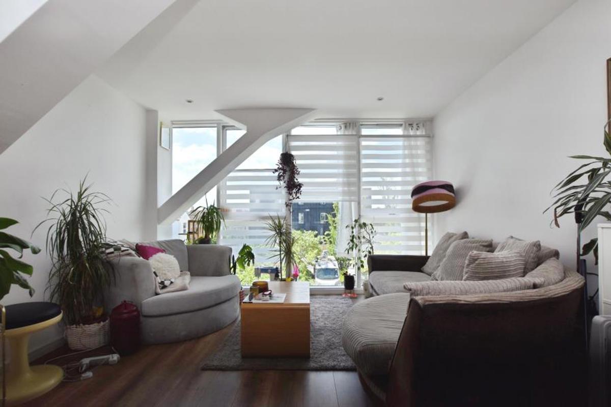 Flat Skypark Road in Bristol