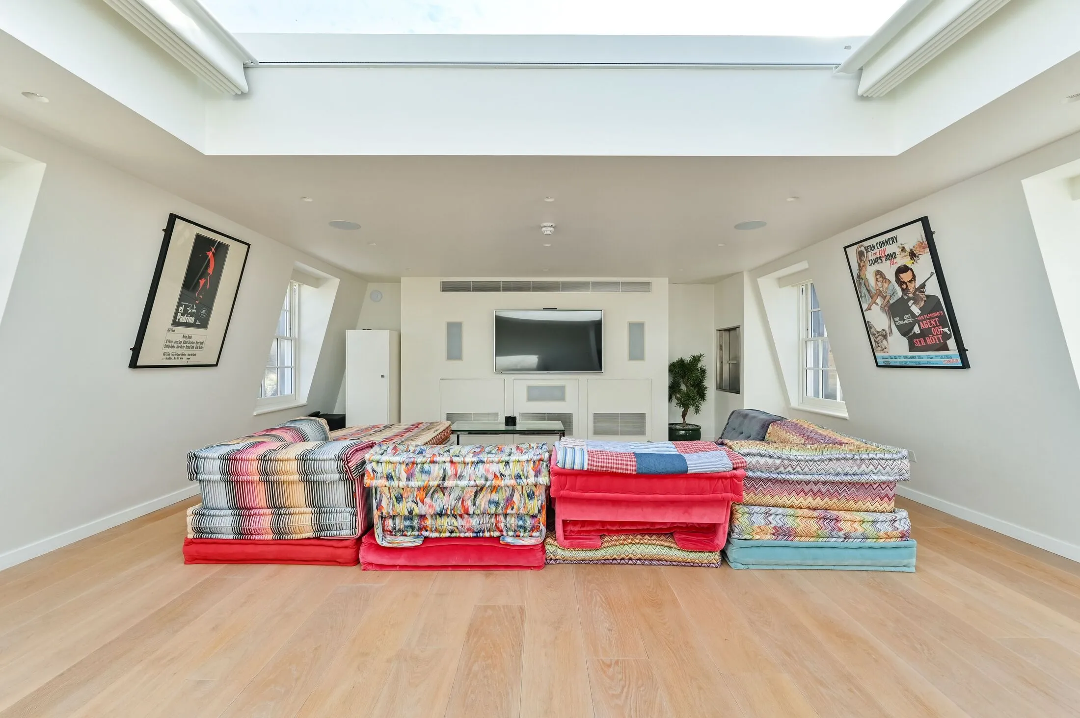 House Roland Way in Greater London
