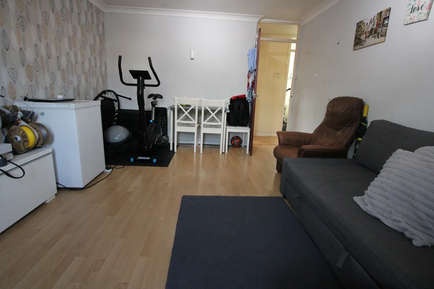 Flat Longford Court in Epsom and Ewell