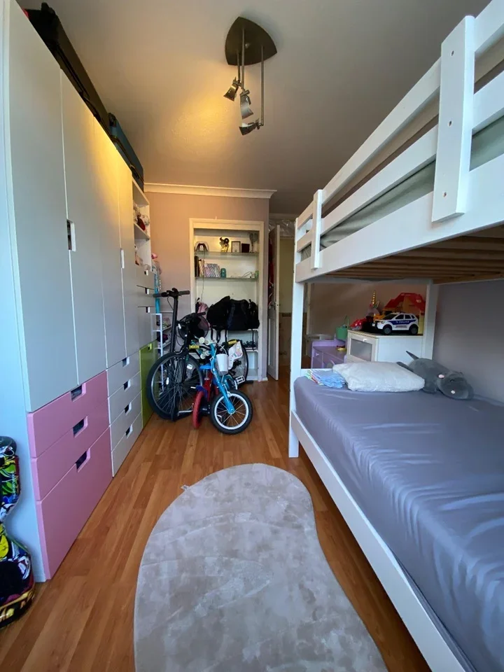 Flat Longford Court in Epsom and Ewell