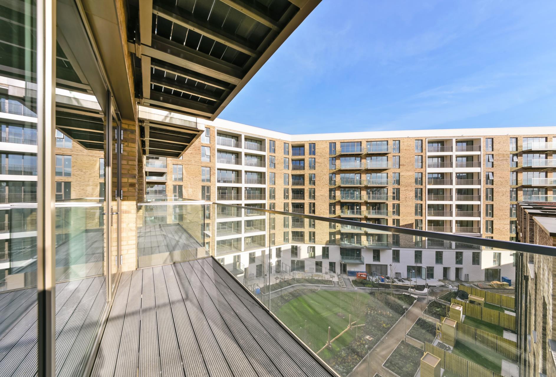 Flat Royal Crest Avenue in Greater London